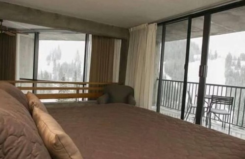 Salt Lake Mountain Resorts Resort | IRON BLOSAM LODGE/ Ski in-Ski out, Snowbird! Dec 30-Jan 6,2024