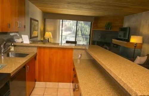 Salt Lake Mountain Resorts Resort | IRON BLOSAM LODGE/ Ski in-Ski out, Snowbird! Dec 30-Jan 6,2024