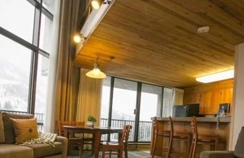 Salt Lake Mountain Resorts Resort | IRON BLOSAM LODGE/ Ski in-Ski out, Snowbird! Dec 30-Jan 6,2024