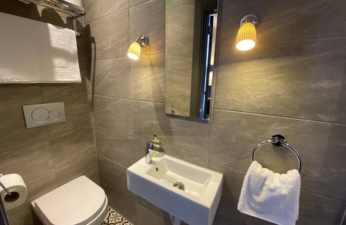 Irvine House | Irvine Guest House