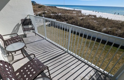 Fort Walton Beach Condo | IS 6 - Updated 2 Bd Beachfront Condo - FREE Seasonal Beach Service!