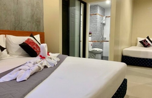 Bang Tao Hotel | Isayarada Apartment