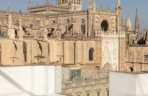El Arenal Condo | ISG Apartments: Modern attic/pool at the Cathedral