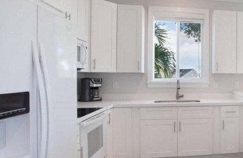 Upper Matecumbe Key Villa | Isla Guava: Boutique Resort, FREE Boat Dockage Sept-Oct Only!