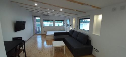 Cukarica Apartment | Island Ada
