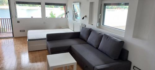 Cukarica Apartment | Island Ada