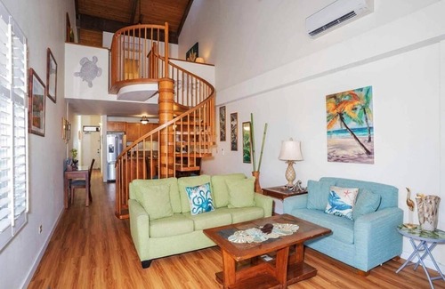 Kihei Condo | Island Chic w/Loft! AC, Lanai, Kitchen, WiFi, Flat Screens+Laundry–Kamaole Sands 9411