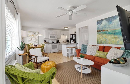 Englewood Condo | Island Condo Sun & Fun, Deeded Beach (Suite 3)