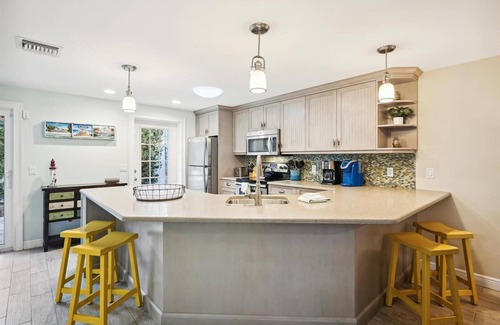 Holmes Beach Cottage | Island Cottage with open living area, pool, ground floor very close to beach located in Holmes Beach