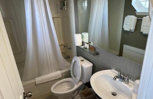 Port Clinton Apartment | Island House Historic Vacation Rentals