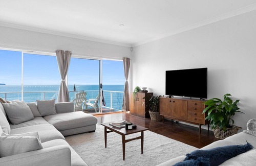 Whale Beach House | ISLAND IN THE SUN by Palm Beach Holiday Rentals