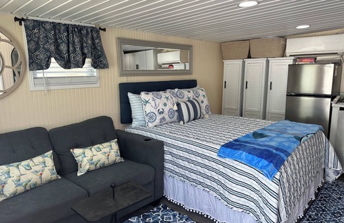 Englewood Cottage | Island-Life-Steps to Stunning Beach! Pool!