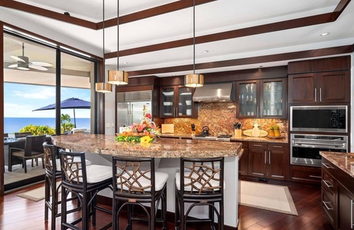 Kahaluu-Keauhou House | Island Oasis: Stunning Ocean View Retreat! Heated Pool, Spa, AC & Putting Green