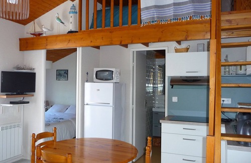 La Remigeasse Apartment | ISLAND OF OLERON / APARTMENT N ° 10 TO 300 METERS WITH FOOT OF THE BEACH, private parking ,.