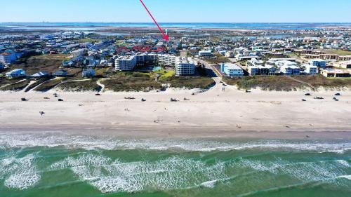 Port Aransas Apartment | Island Paradise by AvantStay Pool Island Views
