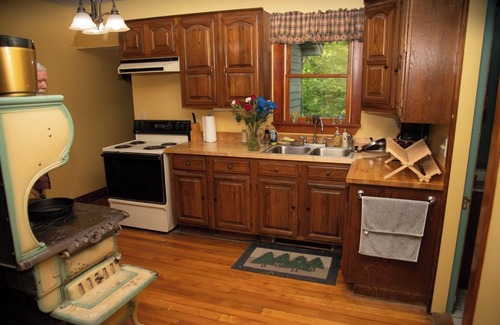 Kezar Falls House | Island Paradise: Historic Cottage, Waterfalls, Great Swimming!