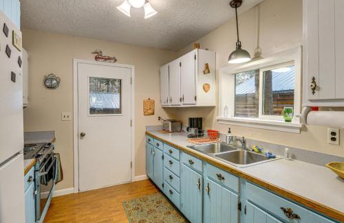Island Park House | Island Park Fishing Cabin - Walk to Henrys Fork!