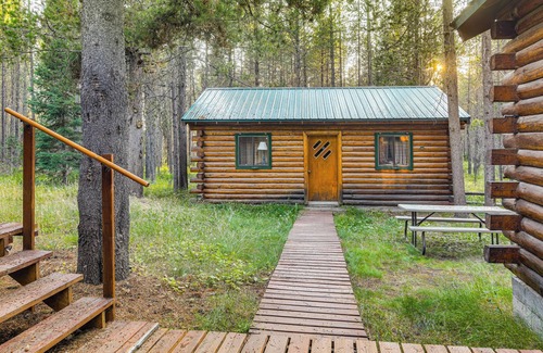 Island Park Cabin | Island Park Fishing Cabin - Walk to Henry’s Fork!