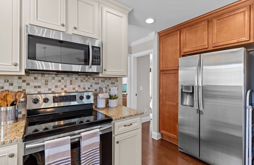 Long Beach House | Island Retreat & Pool- Immaculate 3-bedroom Beach house - Oak Island