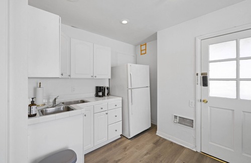 Balboa Peninsula Apartment | Island Suite - Amazing location by Balboa Ferry and Beaches with New A/C