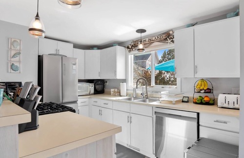 Newbury House | Island SunRise: Charming Plum Island Getaway - Beaches, Festivals and Downtown Fun!