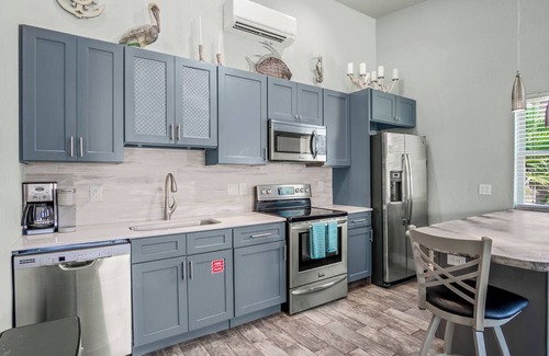 Port Aransas House | Island Time Villa 7 Deluxe 1 Bedroom