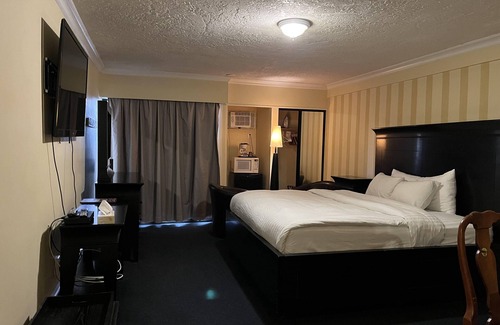 Downtown Victoria Hotel | Island Travel Inn