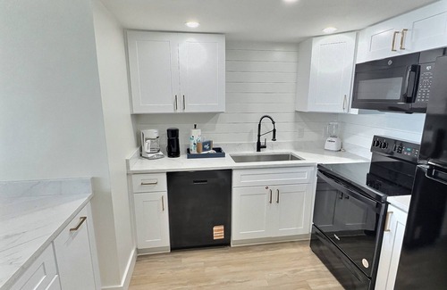 Gulf Shores Condo | Island Winds East 507 - Immaculately Remodeled Coastal Getaway