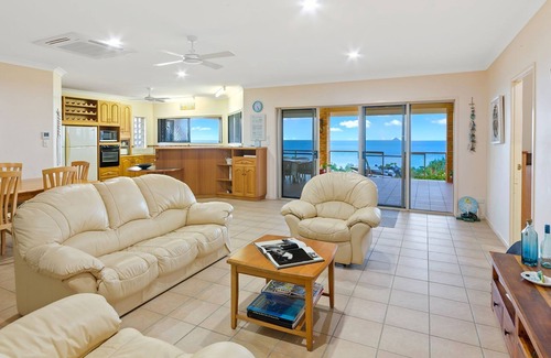 Hideaway Bay House | 'IslandView' The Perfect Holiday Home
