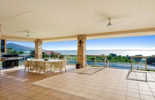 Hideaway Bay House | 'IslandView' The Perfect Holiday Home