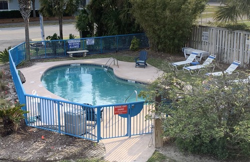 Isle of Palms Condo | Isle of Palms One Bedroom Condo 1/2 block Front Beach fun