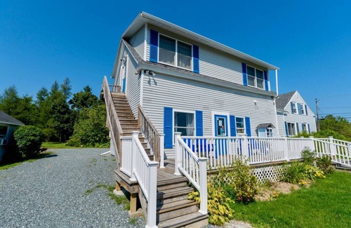 Trenton Apartment | Isleview Gallery Rm 11 - Walk to lobster shacks!