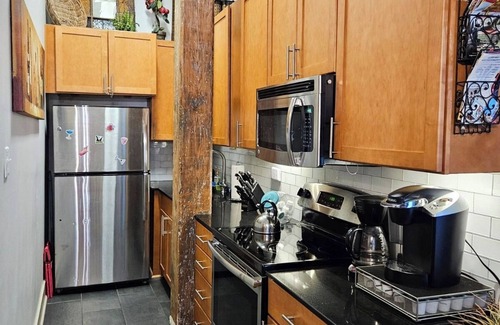 French Quarter Apartment | IT'S FALL! WHERE Y'AT! 1B/1B w/PATIO; GAR. PARK. INCL! MSG US re: our SPECIALS!