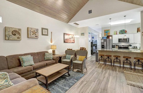Port Aransas Apartment | It`s Friday Beaches With 2 Community Pools