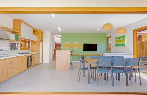 Itacimirim Apartment | IT83 Beautiful Bungalow with 4 Suites - Beachfront - Marluá