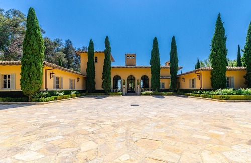 Golden Quadrangle House | Italian Villa