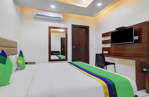 Surat Hotel | Itsy By Treebo - Ospite