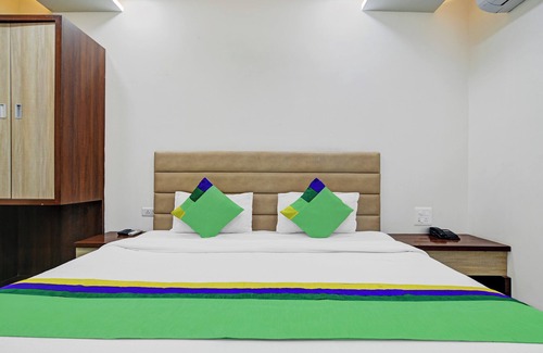Surat Hotel | Itsy By Treebo - Ospite