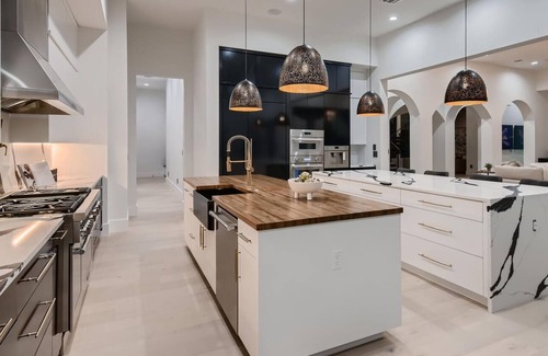 Northshore On Lake Travis Villa | Ivory Sun by AvantStay | Luxury Design + Pool