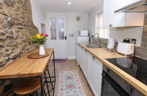 Richmond Cottage | IVY COTTAGE, pet friendly, character holiday cottage in Richmond