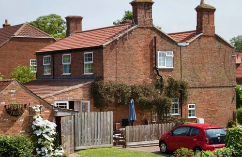 Burgh le Marsh Cottage | Ivy Cottage - The Chestnuts Holiday Cottages
