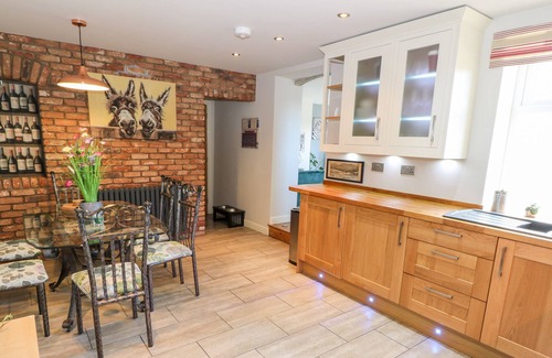 Hepworth Cottage | IVY DENE, pet friendly, character holiday cottage in Holmfirth