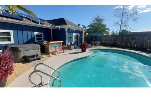 Pretty Bayou House | Ivy Palms Retreat (Private Pool House!)
