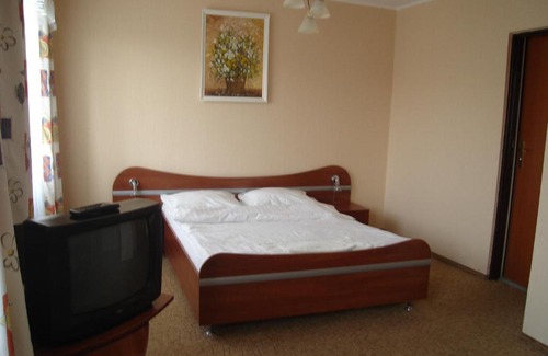 Uzhhorod Hotel | Izumrud