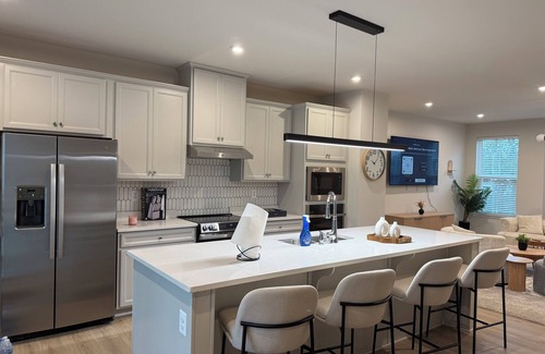 Fredericksburg House | J cornerstone Modern House Charming 3 room townhome in delightful Fredericksburg