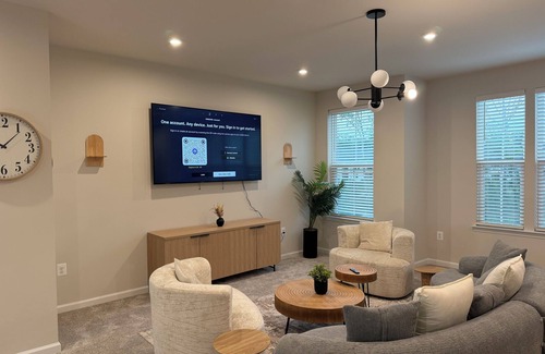 Fredericksburg House | J cornerstone Modern House Charming 3 room townhome in delightful Fredericksburg