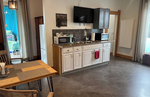 Lake Worth Apartment | J&J"s Chic Farmhouse Downtown Lake Worth Beach
