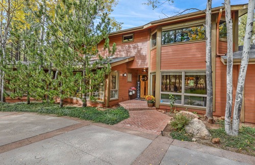 Flagstaff House | J&N's Paradise Pines, That "middle of nowhere" feel in the middle of it all