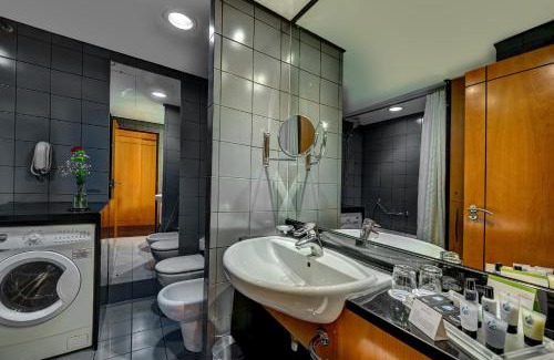 Deira Hotel | J5 Hotels – Port Saeed