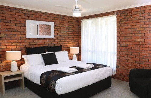 Swan Hill Hotel | Jacaranda Motel & Holiday Units